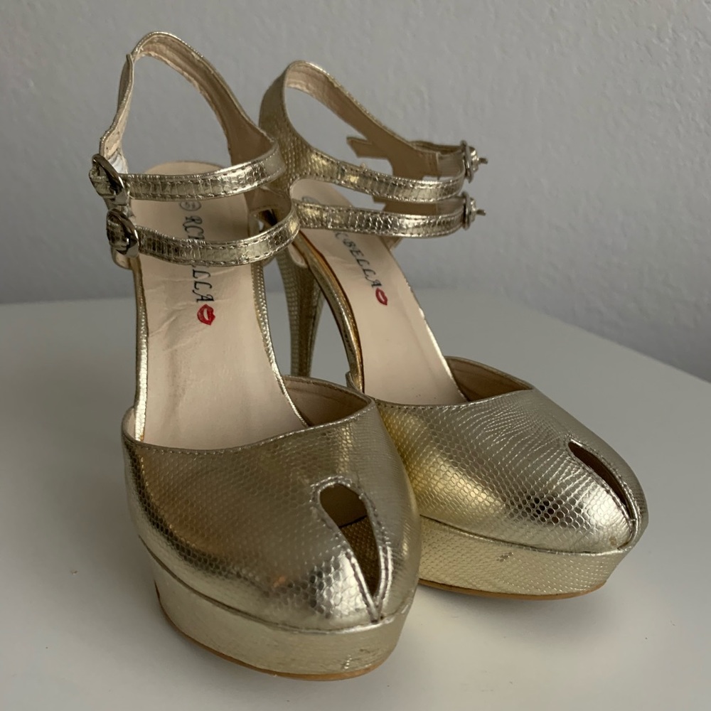 Sexy key hole heels